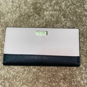 Kate Spade two-toned bifold snap wallet